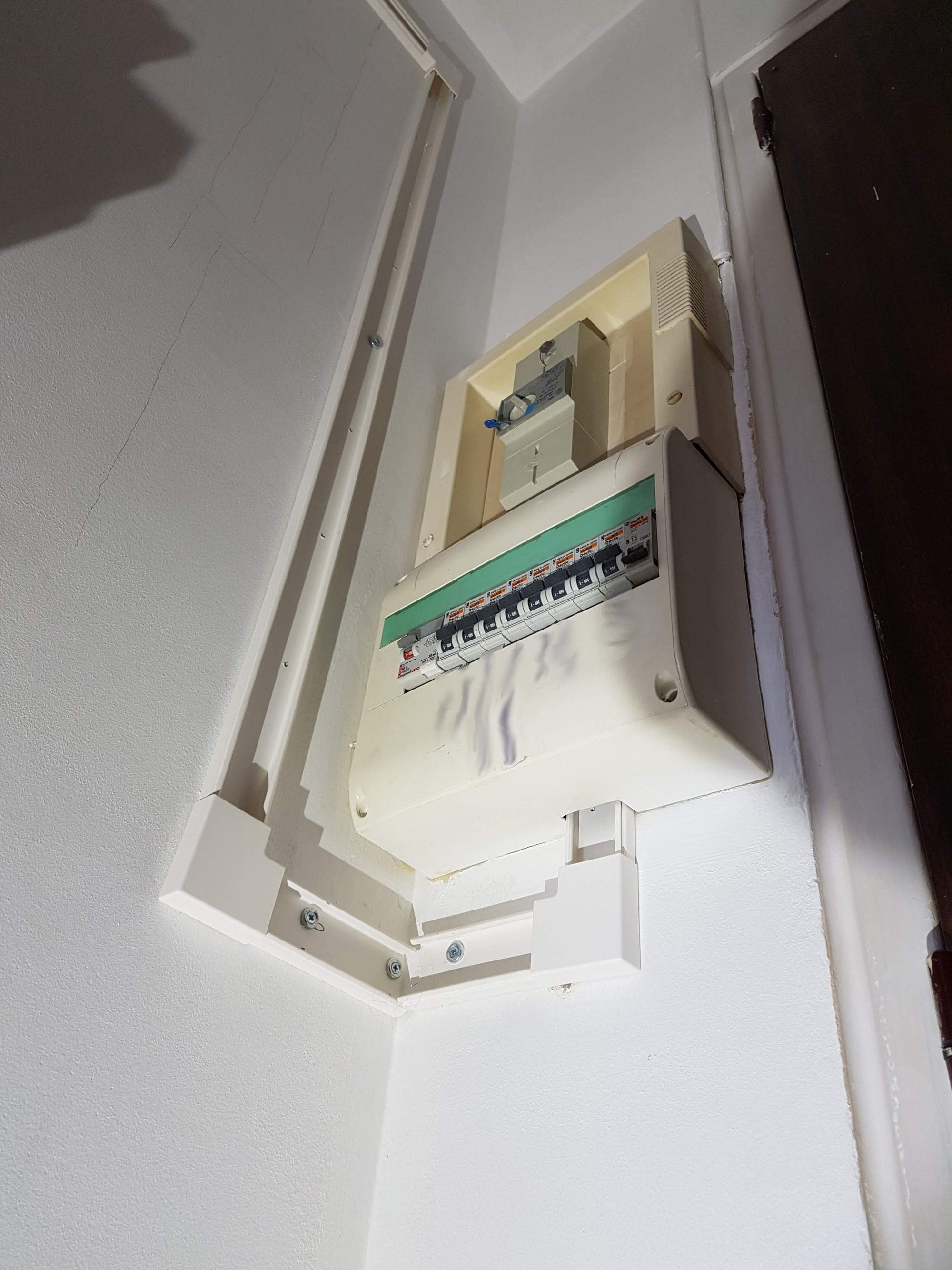 Installation goulotte jusqu'à gaîne technique logement
