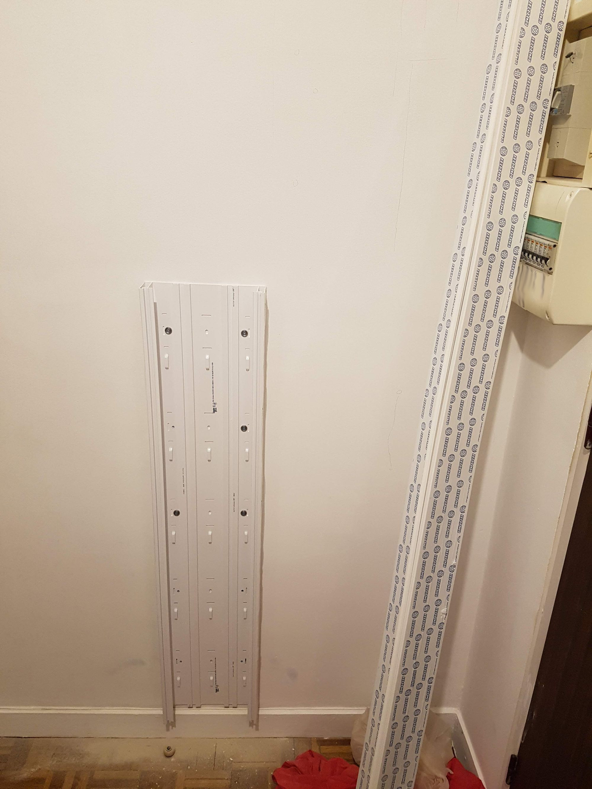GTL vissée au mur