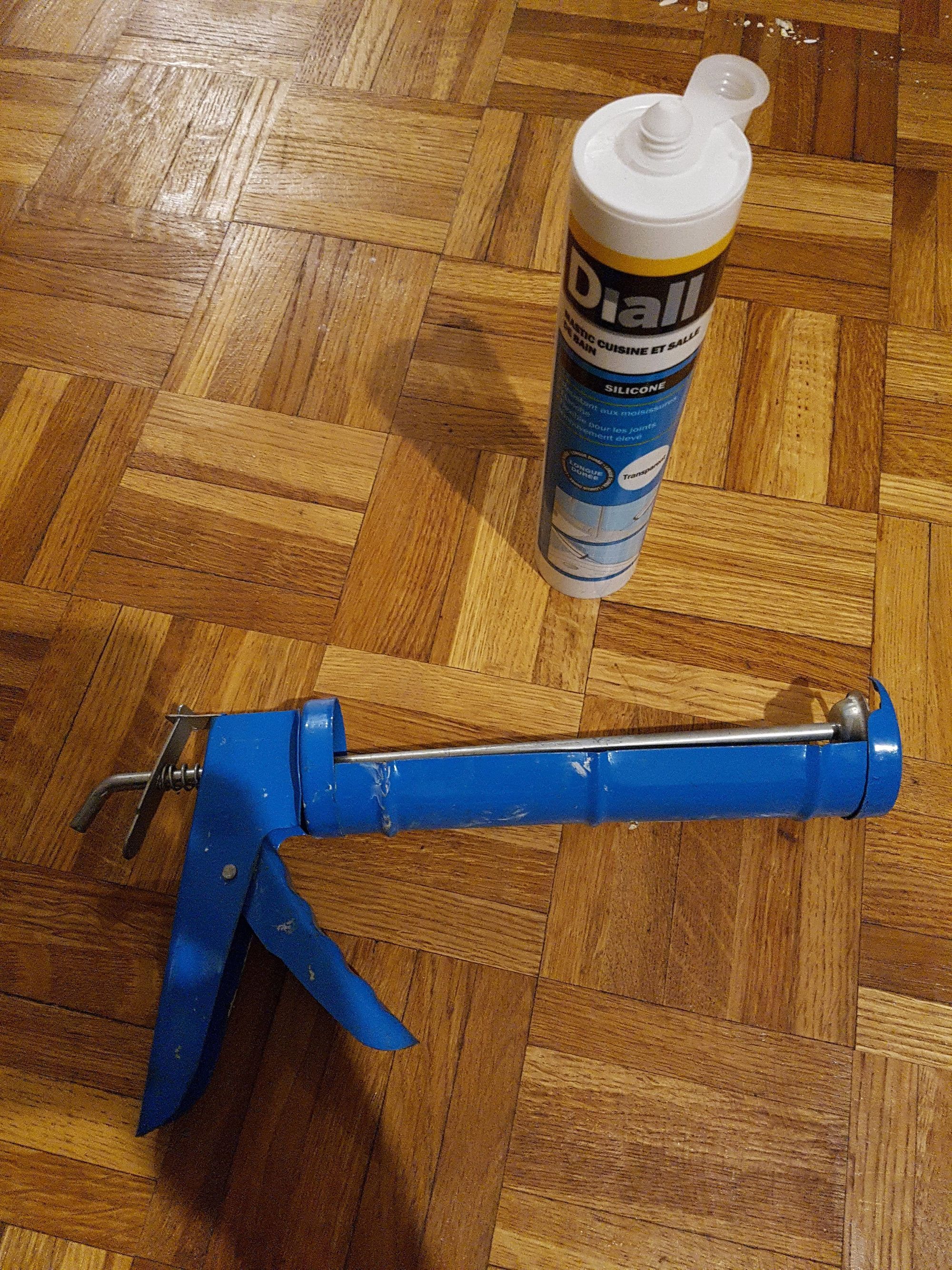 Pistolet à silicone et cartouche