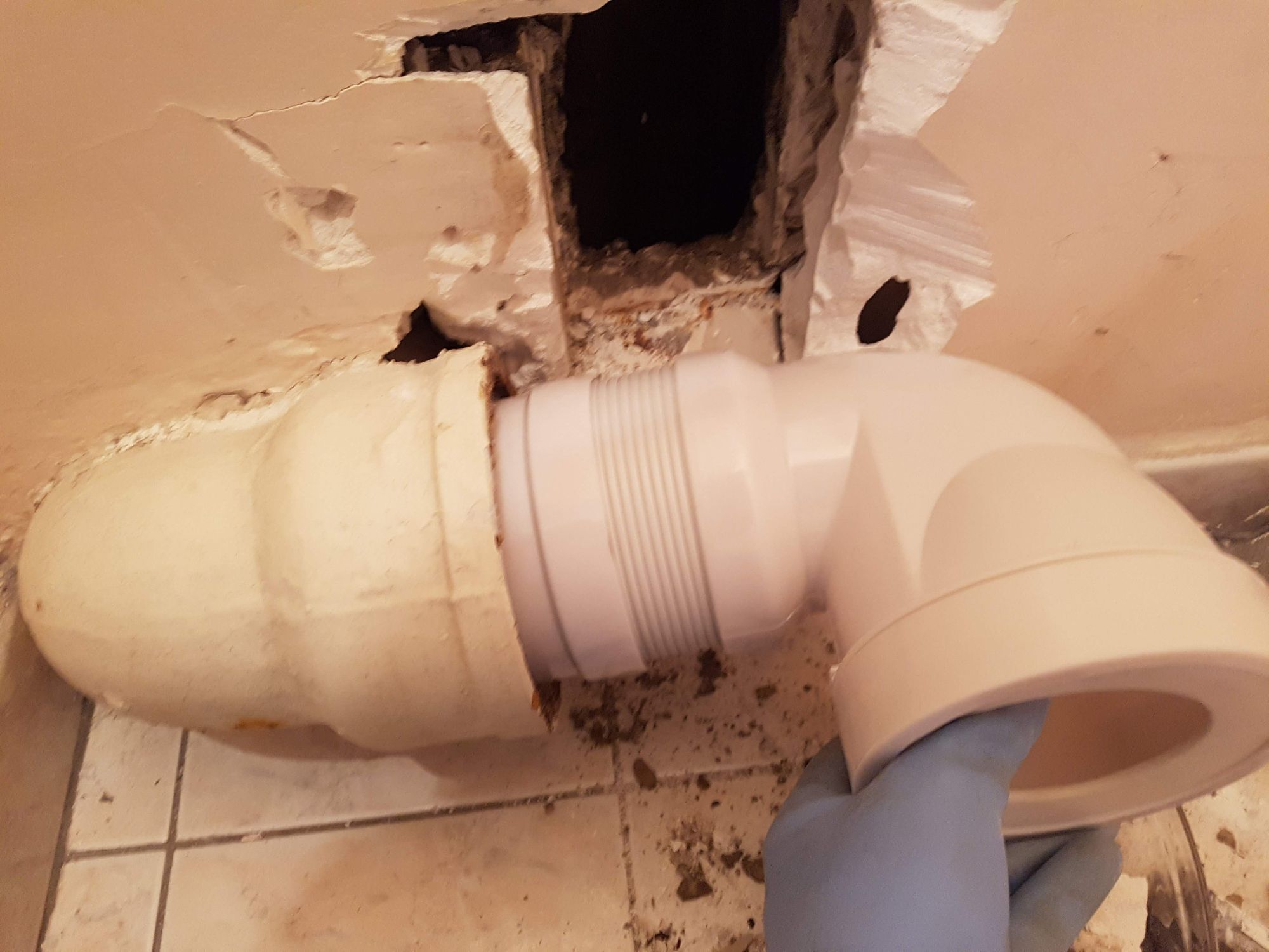 Pipe pas suffisamment enfoncée dans le tuyau en fonte
